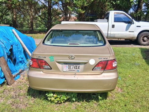 Used 2003 Lexus ES 330 w/ Premium Pkg FWD image 6