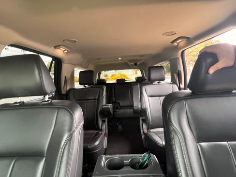 Used 2022 Ford Expedition Max XLT RWD image 10