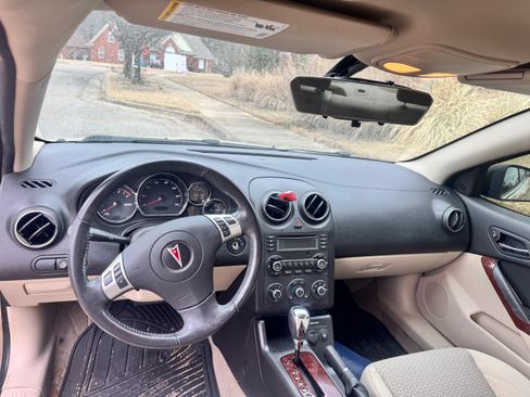 Used 2008 Pontiac G6 Sedan w/ G6 Preferred Package image 3