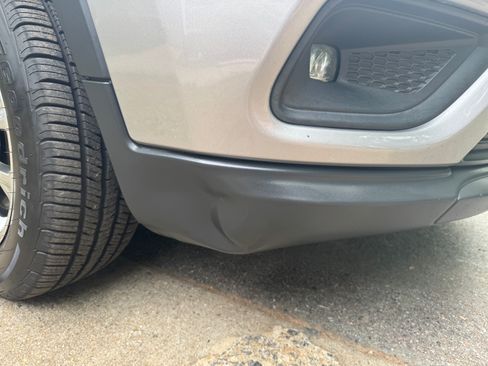 Used 2019 Jeep Cherokee Latitude Plus w/ Cold Weather Group FWD image 27