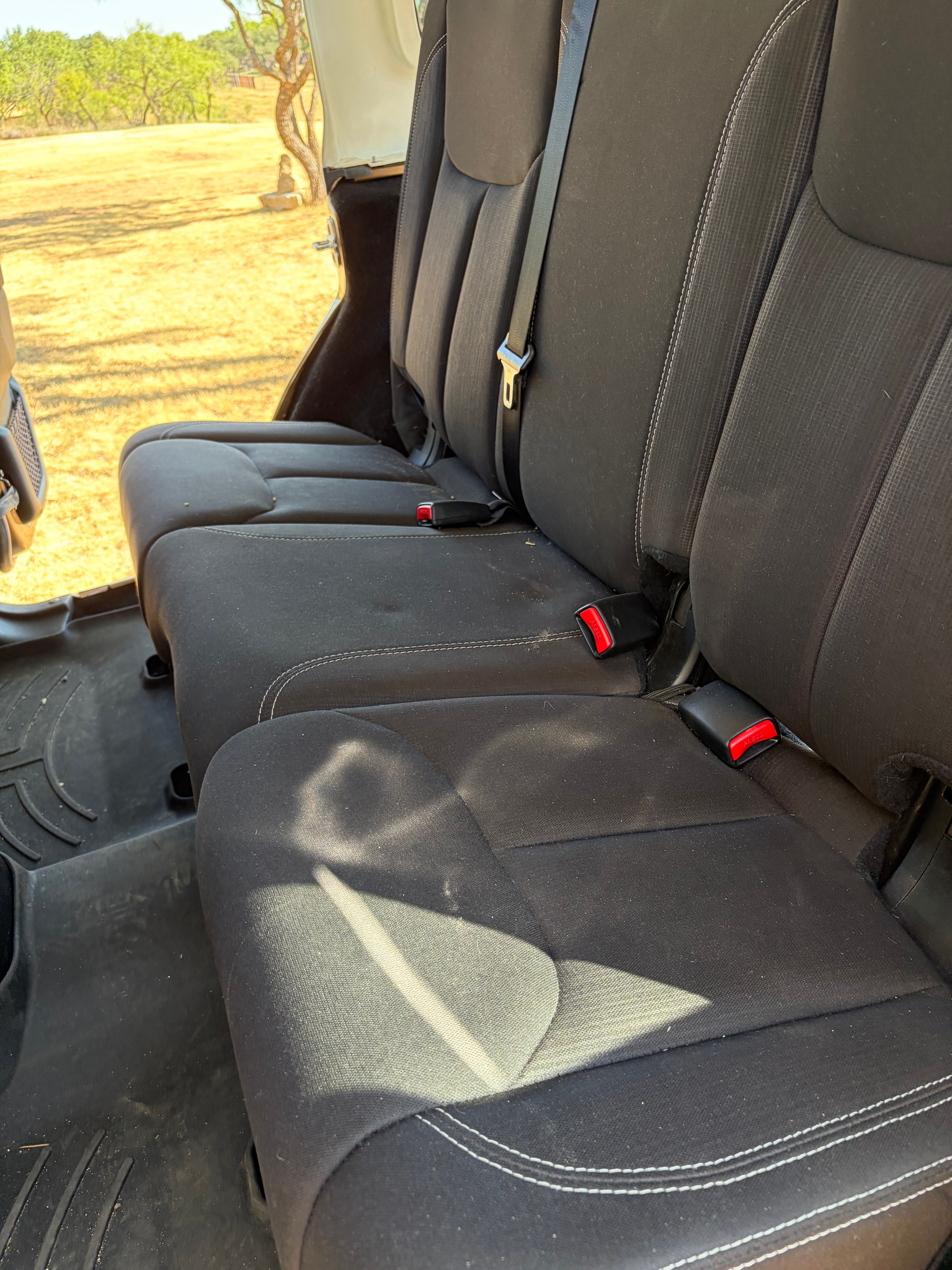 Used 2015 Jeep Wrangler Unlimited Sahara w/ Connectivity Group AWD/4WD image 5