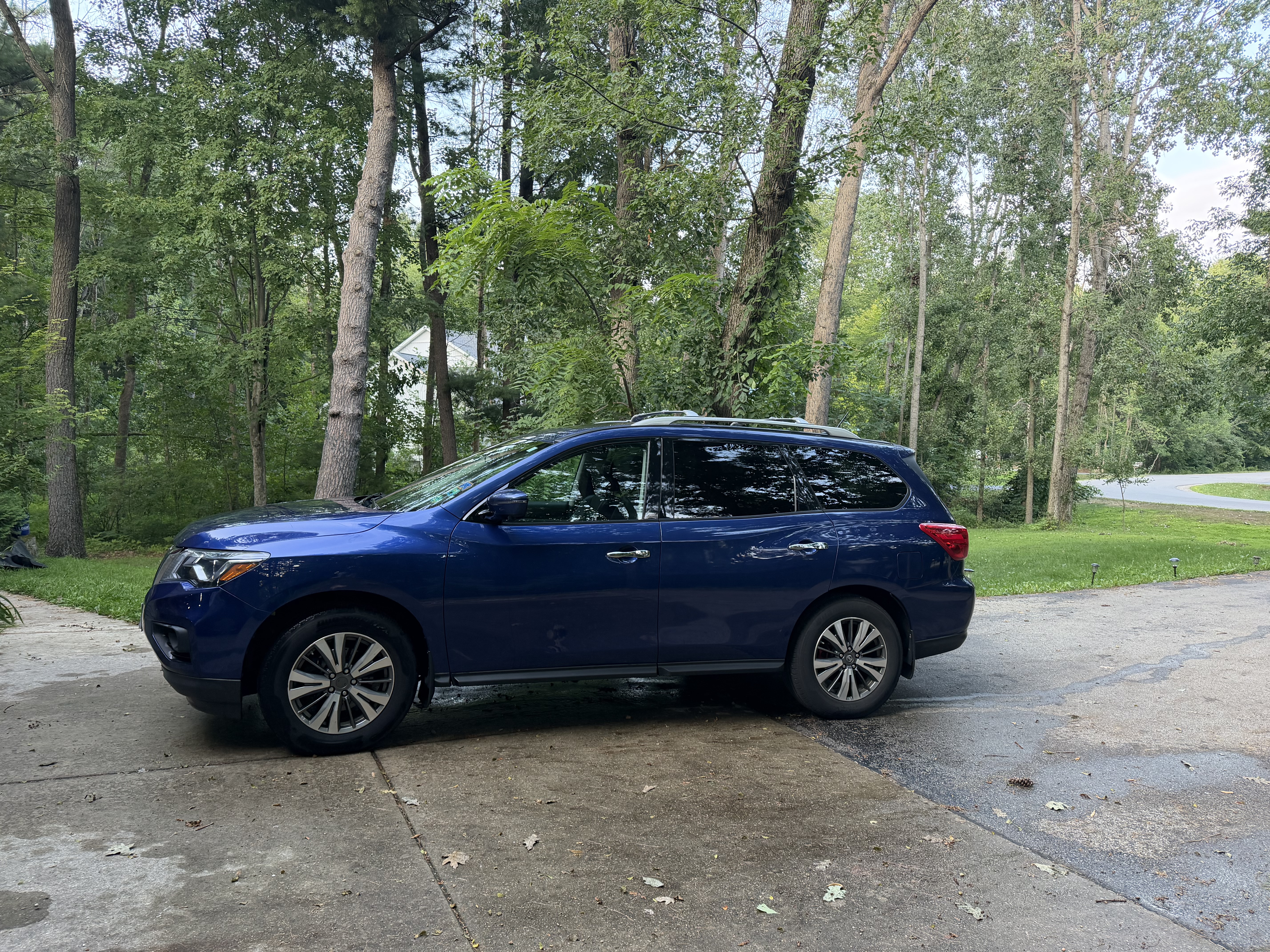 Used 2017 Nissan Pathfinder SL w/ SL Premium Package AWD/4WD image 6
