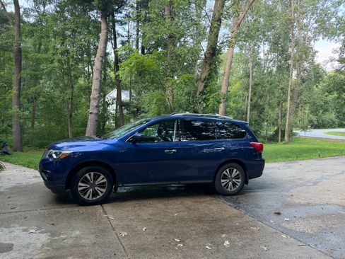 Used 2017 Nissan Pathfinder SL w/ SL Premium Package AWD/4WD image 6