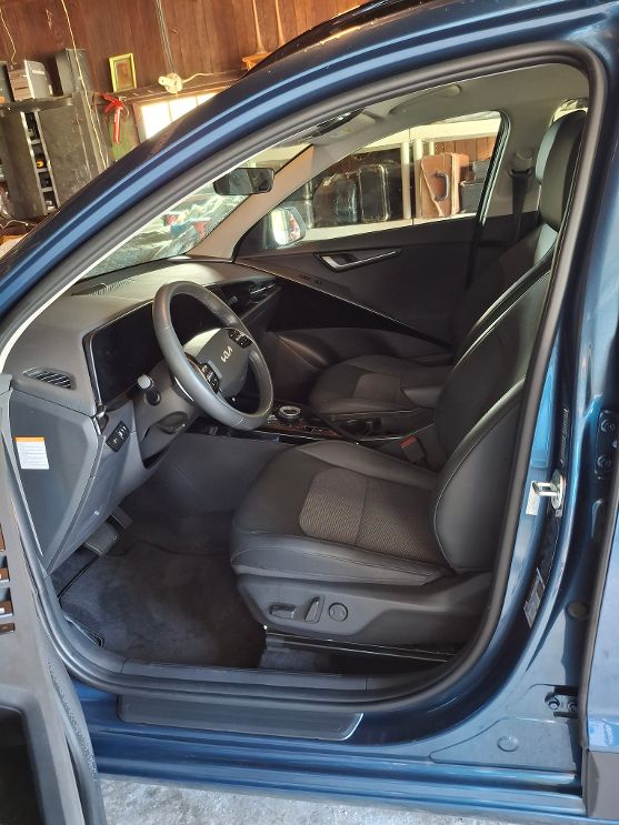 Used 2023 Kia Niro EX w/ EX Cold Weather Package FWD image 8
