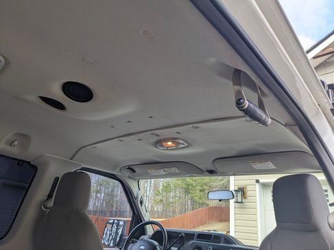 Used 2010 Ford E-350 and Econoline 350 XLT image 20