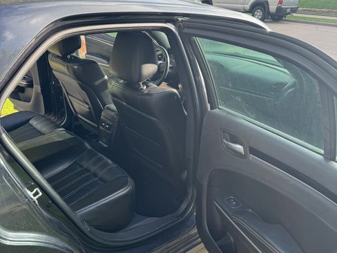 Used 2019 Chrysler 300 S image 13