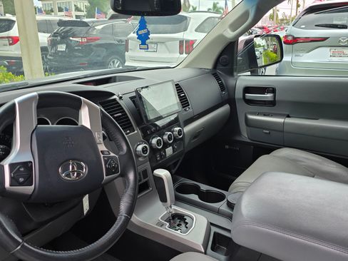 Used 2014 Toyota Sequoia Limited image 23