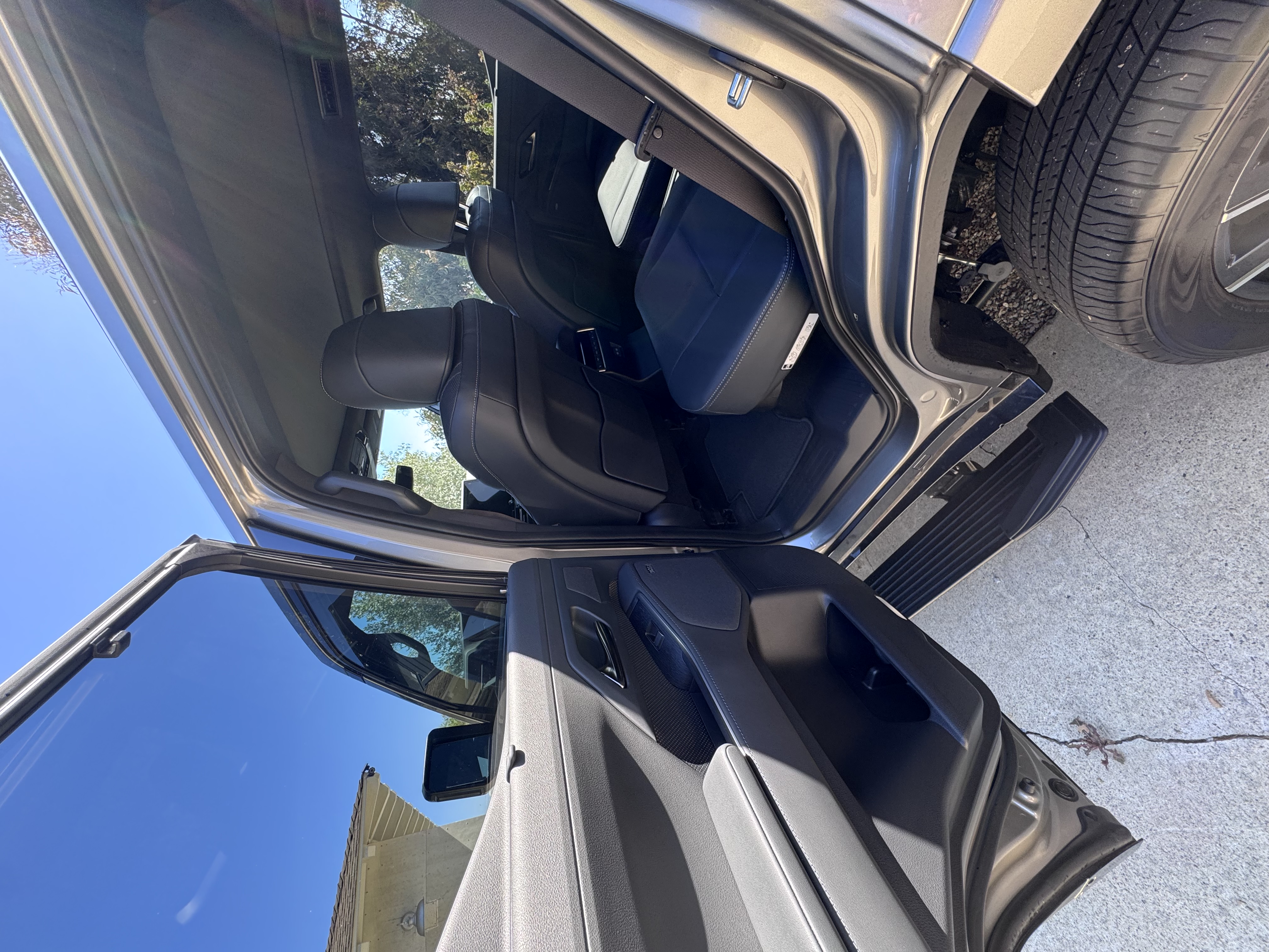 Used 2025 Lexus GX 550 w/ Cold Area Package AWD/4WD image 10