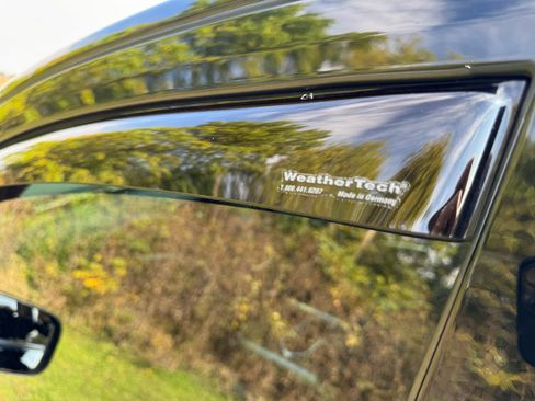 Used 2023 Nissan Titan SV w/ SV Convenience Package image 8