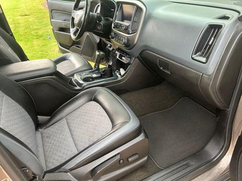 Used 2015 Chevrolet Colorado Z71 AWD/4WD image 8