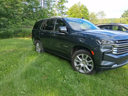 Used 2021 Chevrolet Tahoe High Country w/ Premium Package RWD image 1