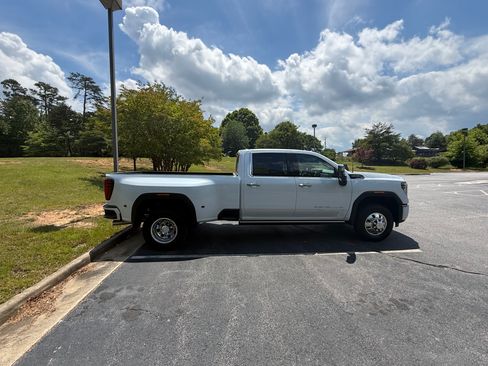 Used 2026 GMC Sierra 3500 Denali Ultimate AWD/4WD image 5