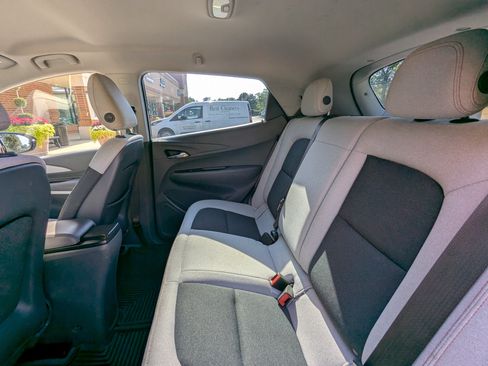 Used 2017 Chevrolet Bolt LT FWD image 6