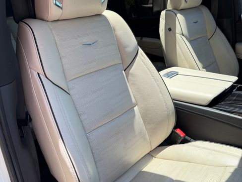 Used 2021 Cadillac Escalade ESV Sport RWD image 18