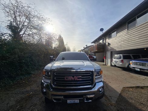 Used 2018 GMC Sierra 2500 SLT image 2