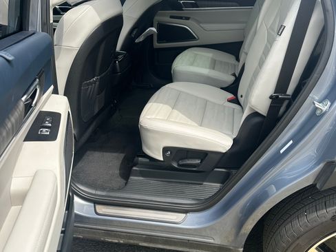 Used 2024 Kia Telluride SX Prestige image 2