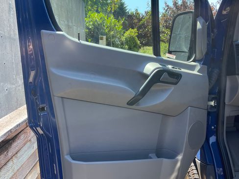 Used 2016 Mercedes-Benz Sprinter 2500 image 20