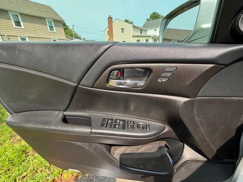 Used 2014 Honda Accord EX-L image 9