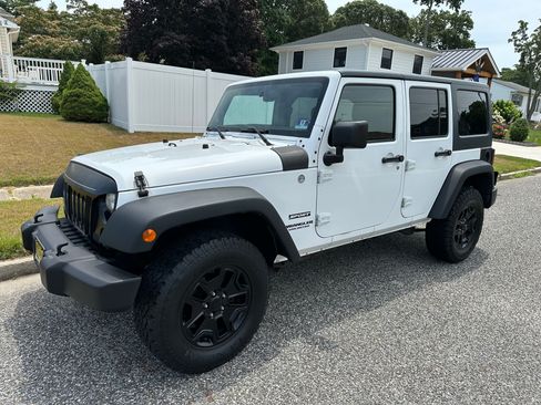 Used 2014 Jeep Wrangler Unlimited Sport w/ Quick Order Package 23S AWD/4WD image 4