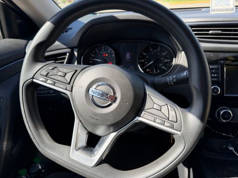 Used 2018 Nissan Rogue S AWD/4WD image 6