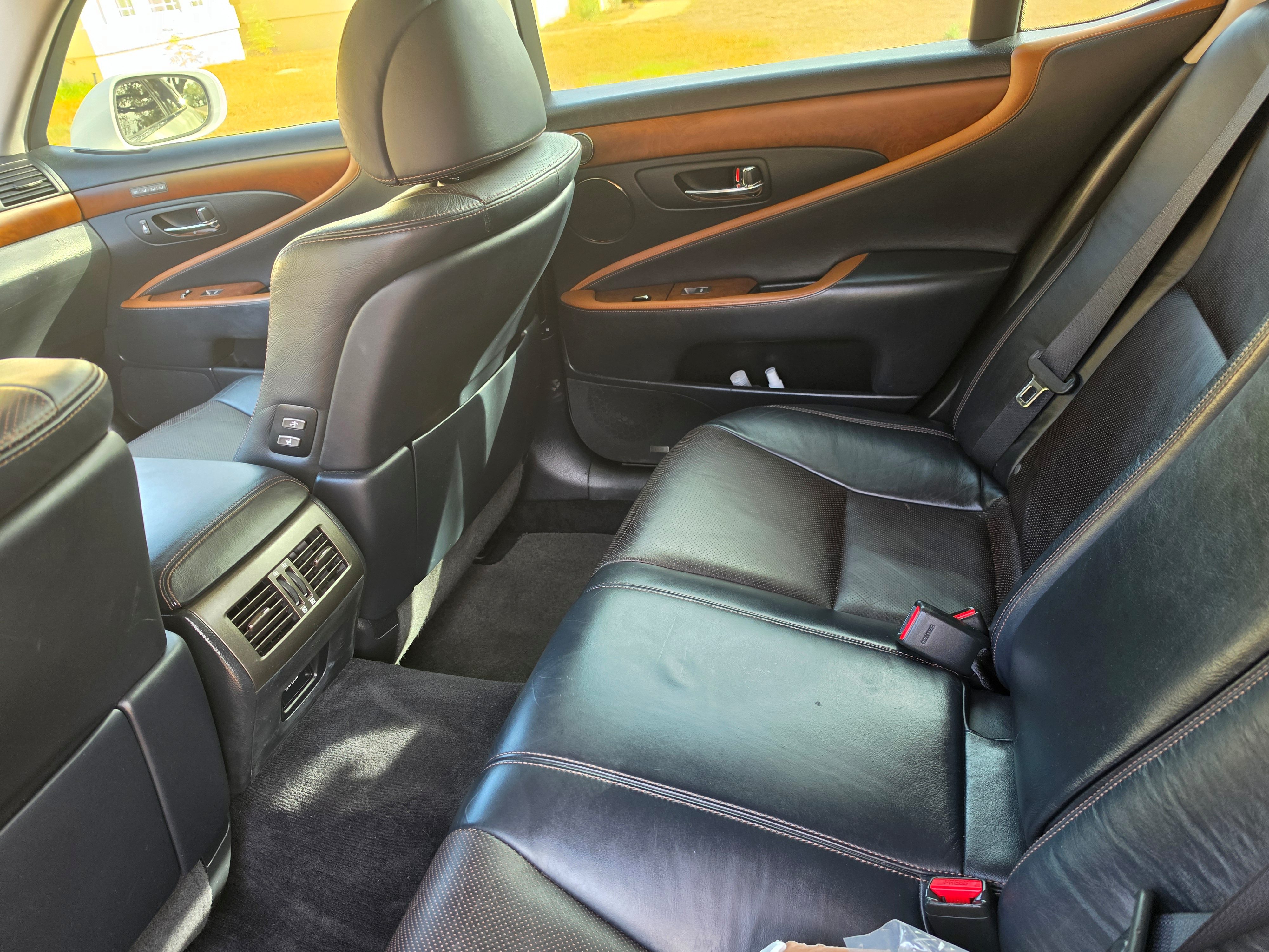 Used 2010 Lexus LS 460 w/ Sport Pkg RWD image 12