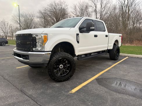 Used 2017 Ford F250 XLT image 2