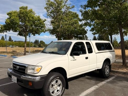 Used 1998 Toyota Tacoma 4x4 Xtracab V6 image 1