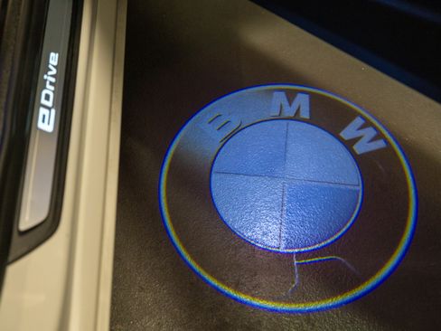 Used 2019 BMW 530e w/ Premium Package RWD image 17