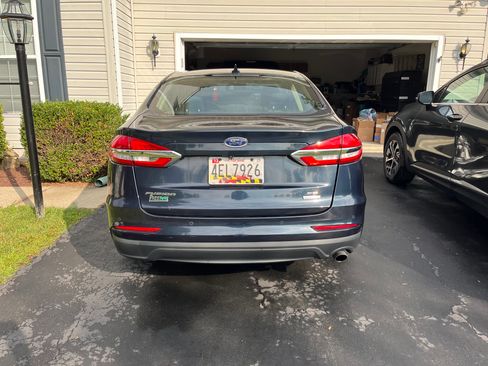 Used 2020 Ford Fusion SE image 5