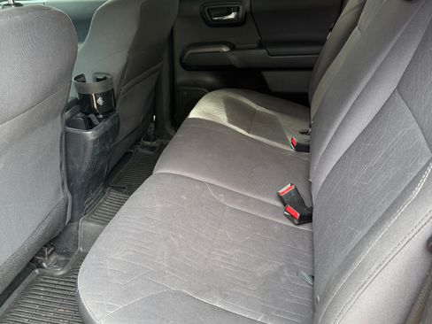 Used 2018 Toyota Tacoma TRD Off-Road w/ Technology Package AWD/4WD image 9