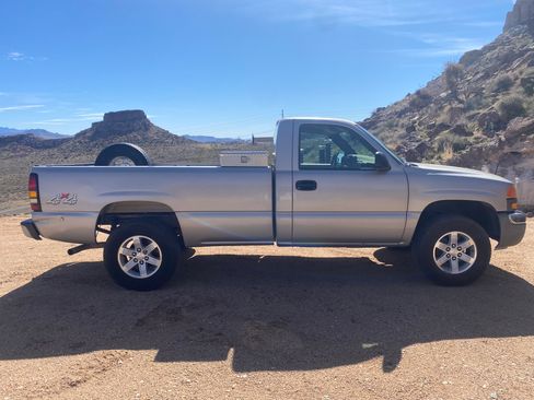 Used 2004 GMC Sierra 1500 W/T image 1