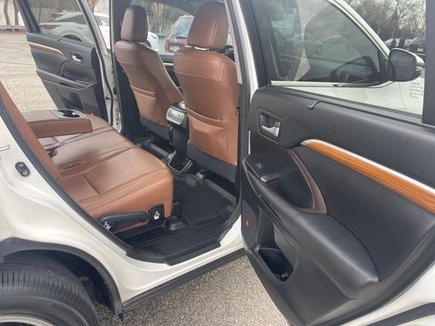 Used 2017 Toyota Highlander Limited Platinum image 14