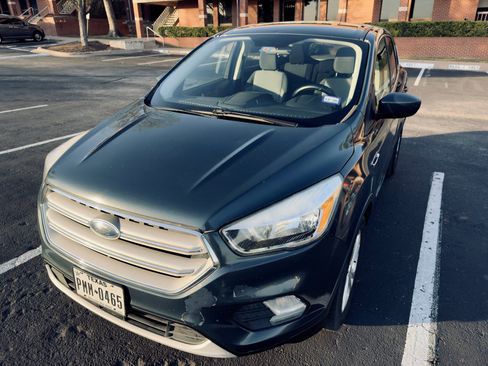 Used 2019 Ford Escape SE image 5