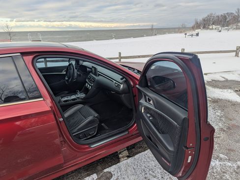 Used 2019 Genesis G70 2.0T Advanced w/ Sport Package image 8