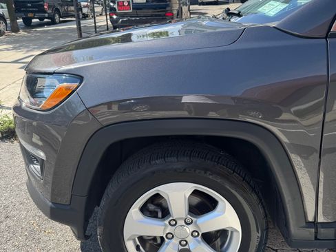 Used 2019 Jeep Compass Latitude w/ Cold Weather Group AWD/4WD image 6