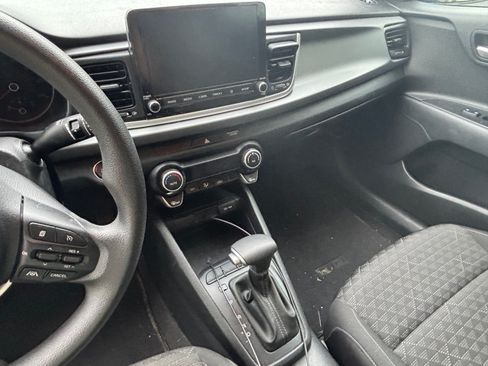 Used 2022 Kia Rio S w/ Technology Package FWD image 2