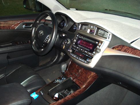 Used 2012 Toyota Avalon FWD image 11