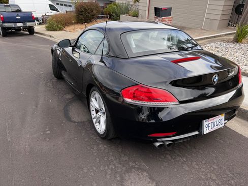 Used 2009 BMW Z4 sDrive30i image 4