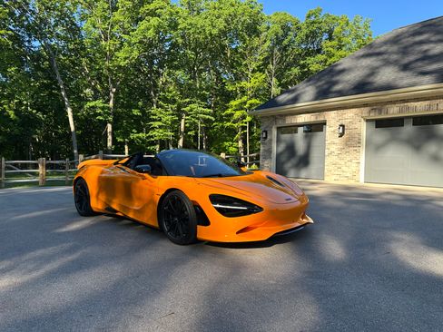 Used 2026 McLaren 750S Spider RWD image 27