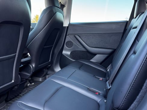 Used 2023 Tesla Model Y Performance image 14