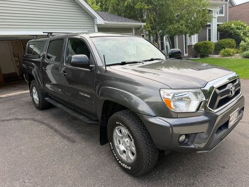 Used 2015 Toyota Tacoma 4x4 Double Cab w/ TRD Off-Road Package image 1
