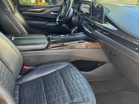 Used 2022 Cadillac Escalade Sport Platinum image 5