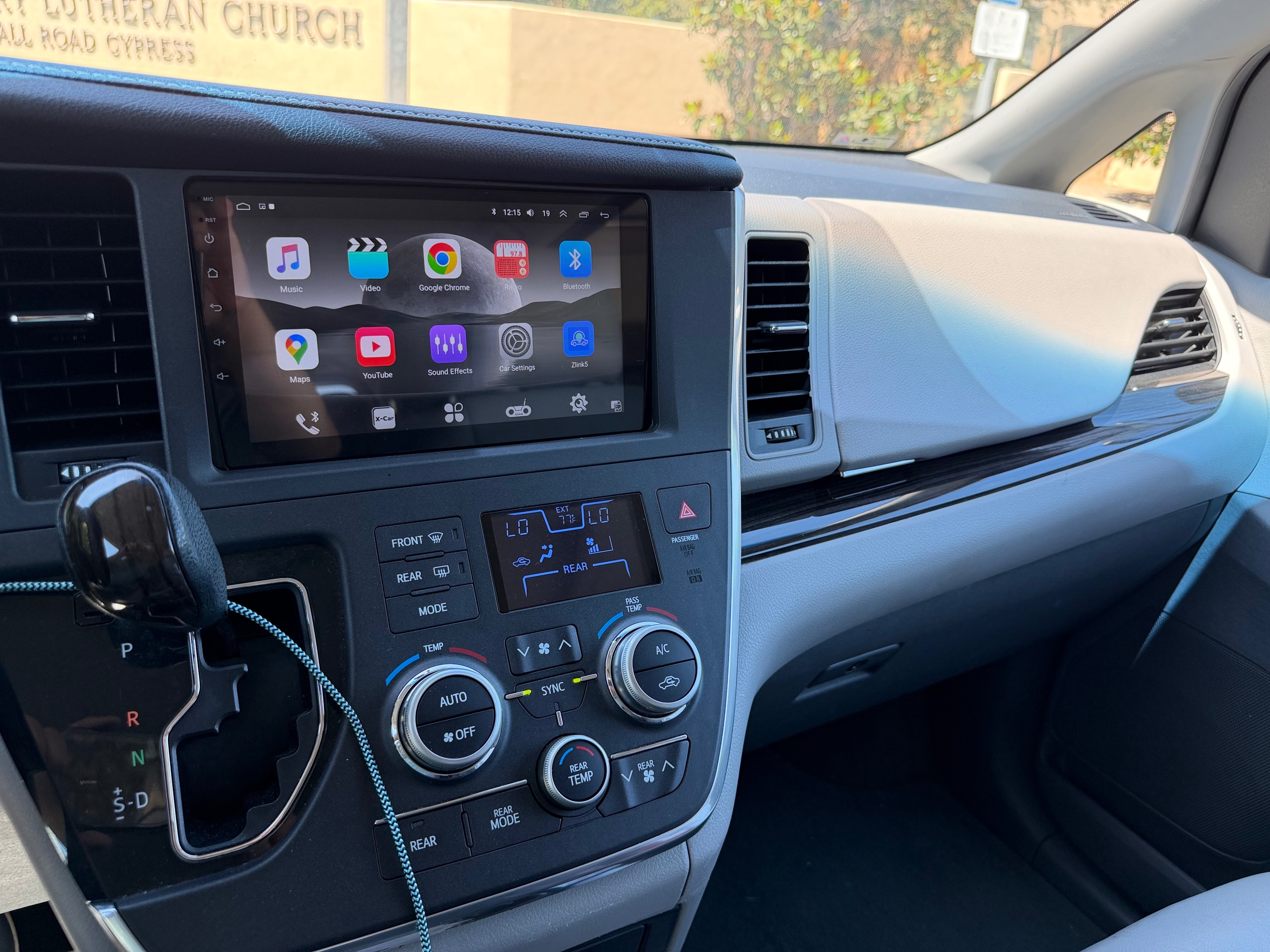 Used 2015 Toyota Sienna XLE FWD image 1