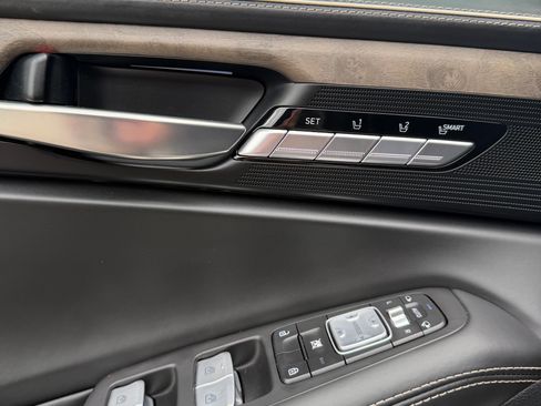 Used 2020 Genesis G90 5.0 Ultimate RWD image 9