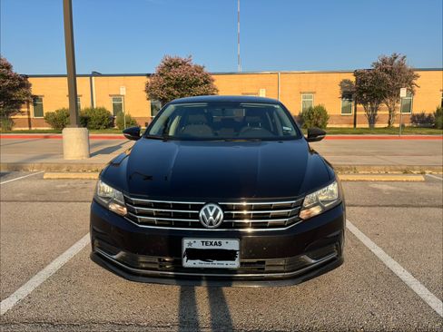 Used 2017 Volkswagen Passat 1.8T S FWD image 2