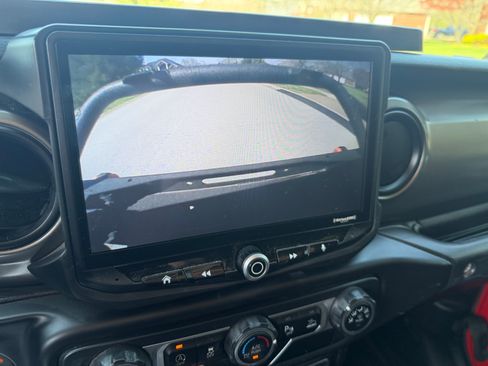 Used 2020 Jeep Gladiator Sport w/ Quick Order Package 24S image 28