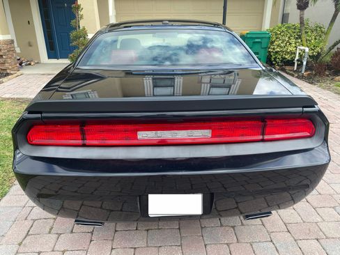 Used 2014 Dodge Challenger R/T image 10