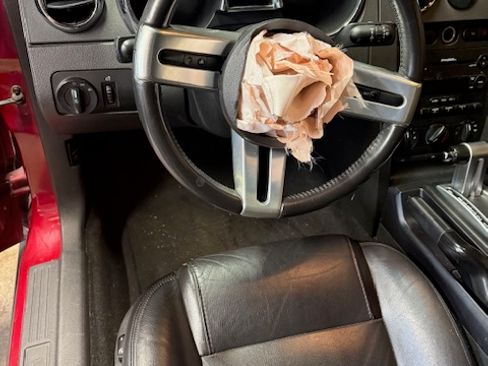 Used 2006 Ford Mustang Convertible image 5