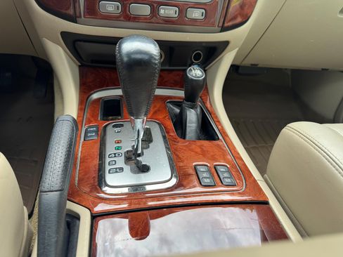 Used 2004 Toyota Land Cruiser AWD/4WD image 13