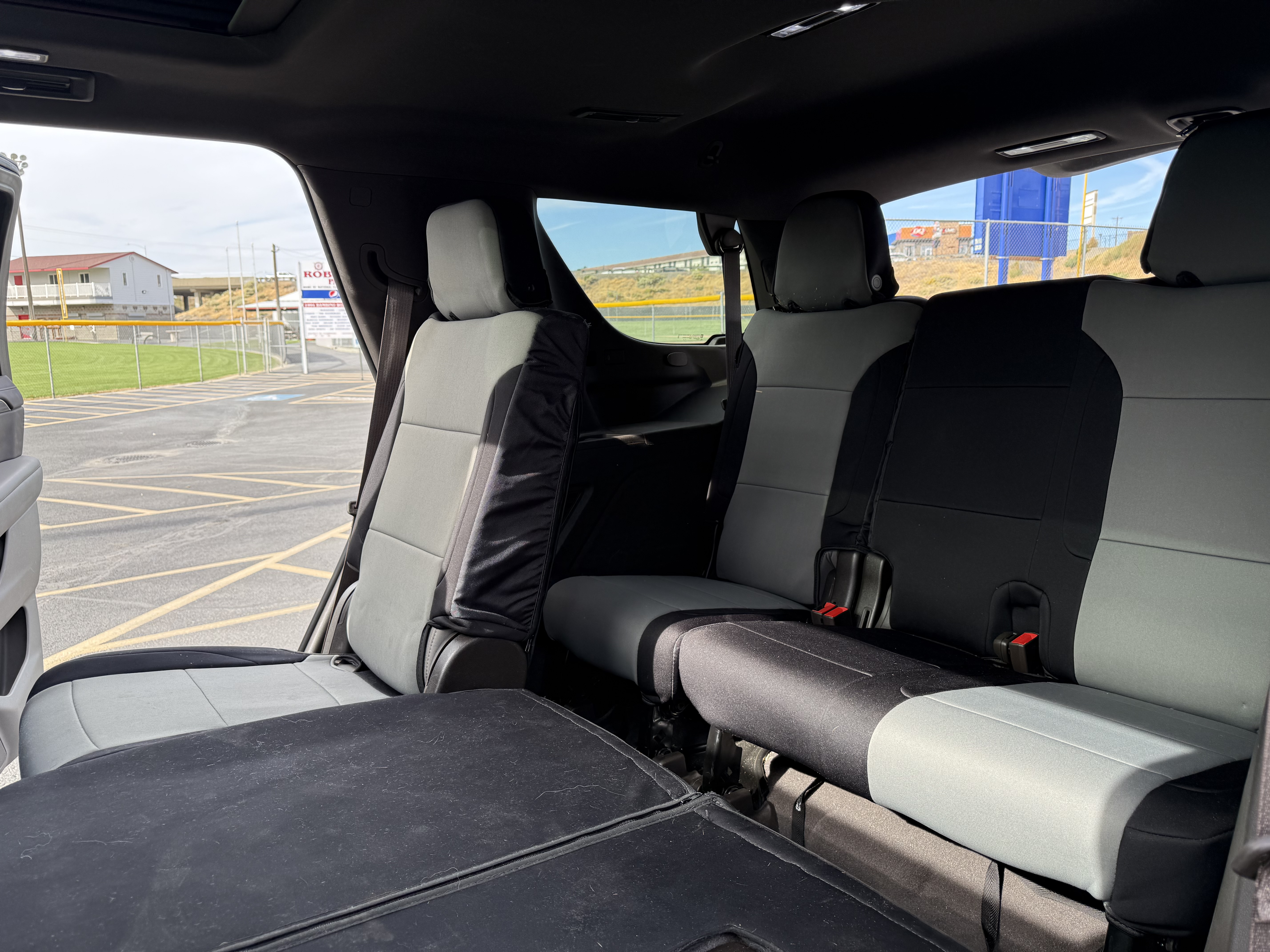 Used 2022 GMC Yukon SLT w/ SLT Premium Package AWD/4WD image 9
